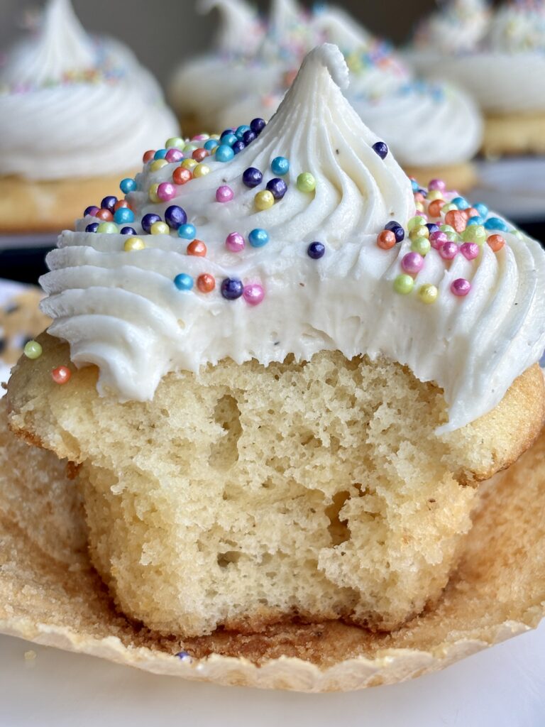 Classic Vanilla Cupcakes
